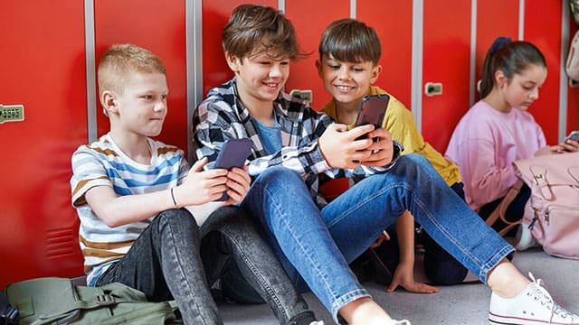 Manitoba school cell phone ban makes sense