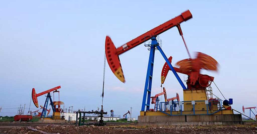 Oil price slump threatens Canada’s finances