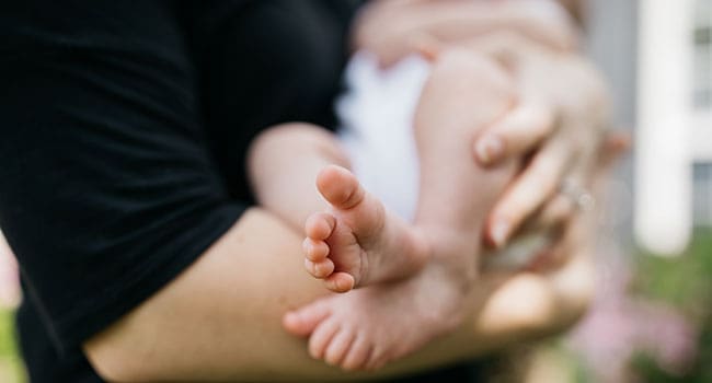 Why is it so hard for mothers to breastfeed in Canada?