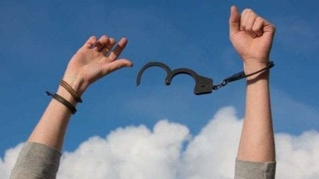 handcuffs-freedom-e1541625888225-v2 • Troy Media Interprovincial trade barriers in Canada cost the economy up to 0B annually. Reforms are needed now to unlock economic growth