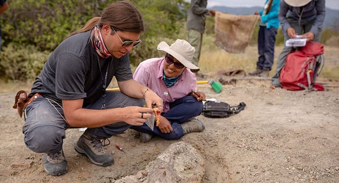 Harvard researcher Javier Luque and Catalina Suarez of the Smithsonian Tropical Research Institute