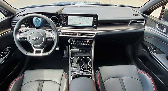 2022 Kia K5 GT interior