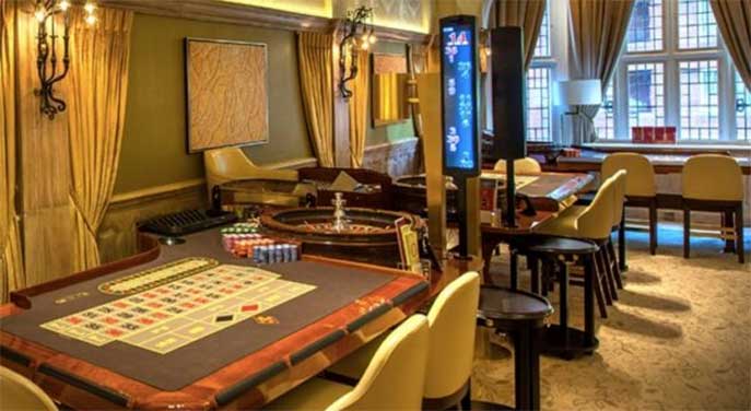 Maxims-Casino-Club