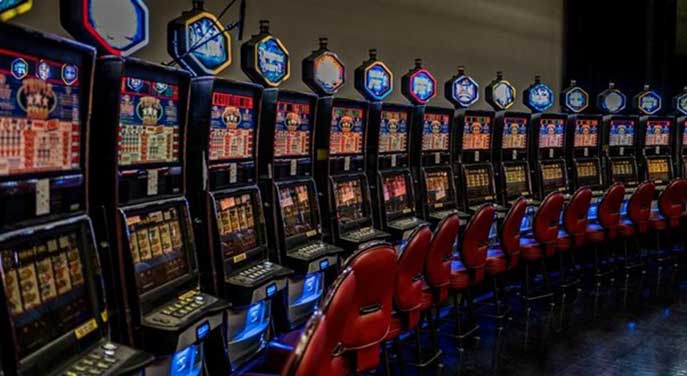 How popular are Canadian dollars in online casinos?
