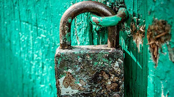 padlock rust closed