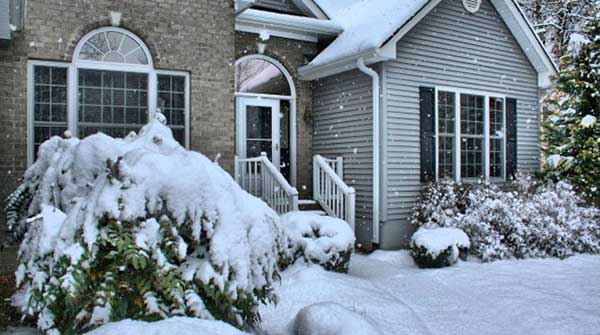 How to Prepare for Roofing Emergencies in the Winter