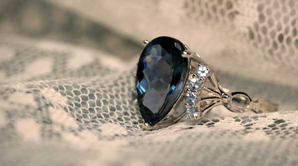 How to Choose the Right Stone for Your Engagement Ring