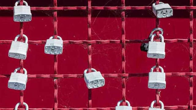Locks sanctions oil Russia resistant to economic pressure imposed by sanctions. For now
