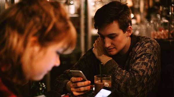 texting-smartphones
