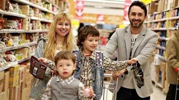 family shopping groceries