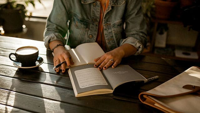 Reading-homework • Troy Media Navigating Objectivity and Personal Voice in Academic Writing