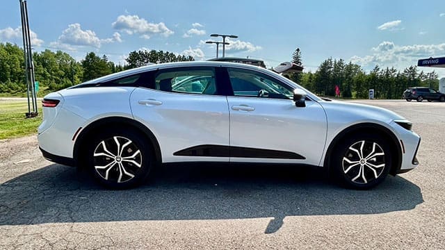 The top-end Crown Platinum sedan sits on large 21-inch wheels