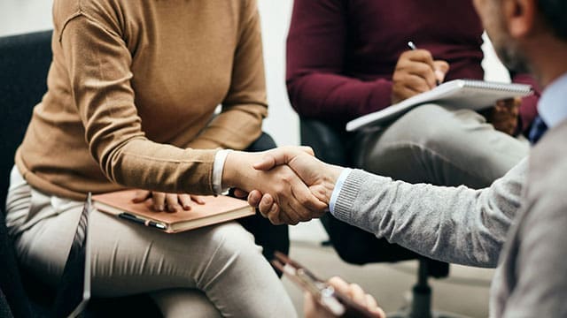 Body-language-networking-career • Troy Media These five common body language mistakes could be leading you to the wrong conclusions. How to interpret non-verbal cues accurately