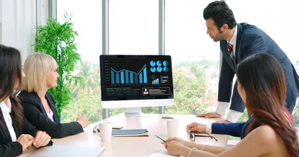 Discover why Canadian entrepreneurs are shifting away from basic tax filing to professional accounting to protect real-time financial visibility