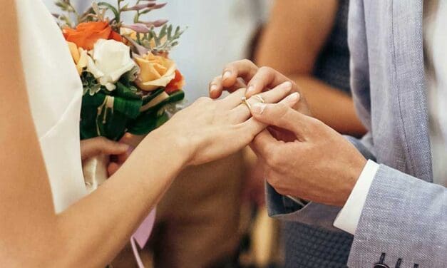 What Every Groom Should Know Before Shopping for Wedding Bands