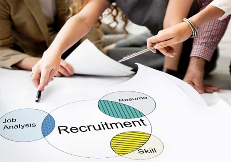 Learn the 6 signs that your organization has outgrown its capacity. Outsource to professional HR experts to gain the support your business needs