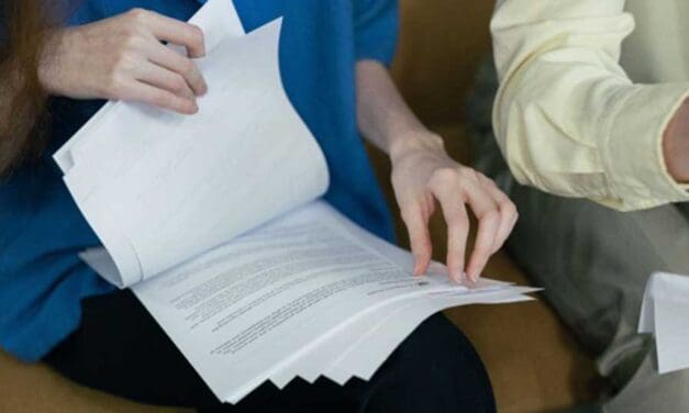How to Use Peer Review to Improve Essay Writing